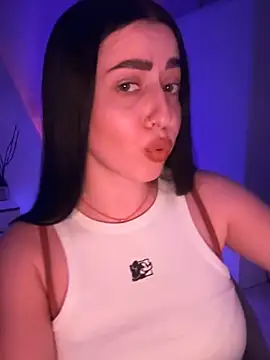 Snapshot of Emylia chatting on 01.29.25 Emylia online show from 01.29.25