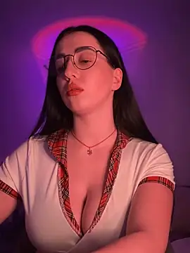 Snapshot of Emylia chatting on 02.18.25 Emylia online show from 02.18.25