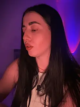 Snapshot of Emylia chatting on 02.27.25 Emylia online show from 02.27.25