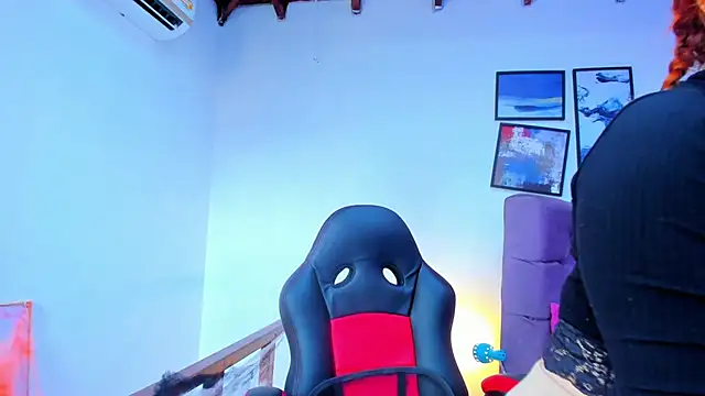 Snapshot of Gretta_Queen chatting on 10.27.25 Gretta Queen online show from 10.27.25