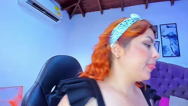 Snapshot of Gretta_Queen chatting on 10.28.25 Gretta Queen online show from 10.28.25