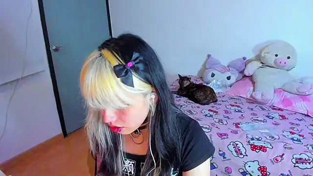 Snapshot of Akane-Mou chatting on 03.01.25 Akane-Mou online show from 03.01.25