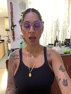 charlotte stevenss  online show from 03.05.25