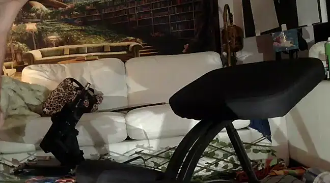 Snapshot of OSIRlS chatting on 01.06.25 OSIRlS online show from 01.06.25