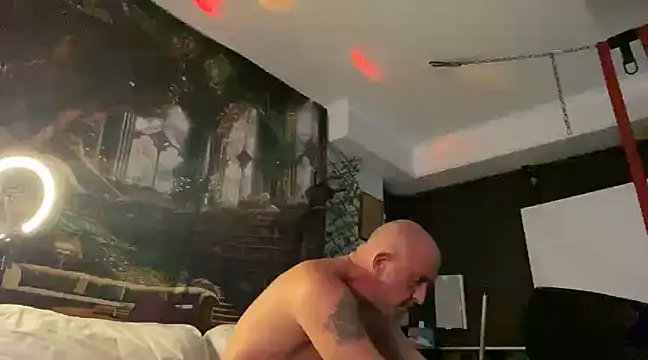 Snapshot of OSIRlS chatting on 02.01.25 OSIRlS online show from 02.01.25