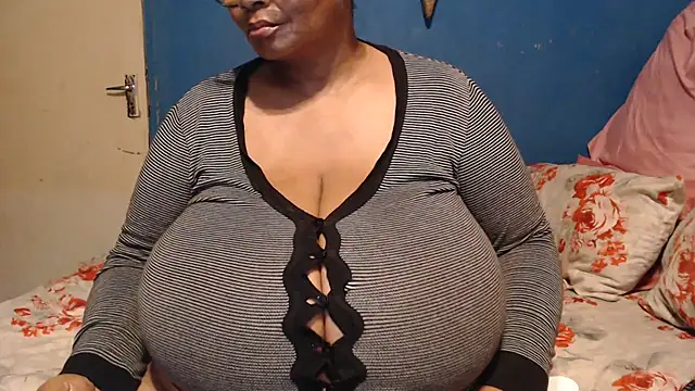 CUTEFIRMMELONSS online show from 10.13.25