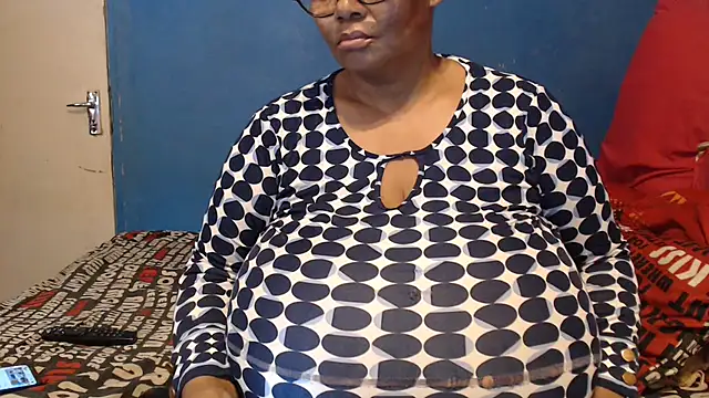 CUTEFIRMMELONSS online show from 11.20.25