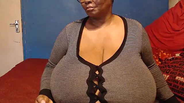 CUTEFIRMMELONSS online show from 12.16.25