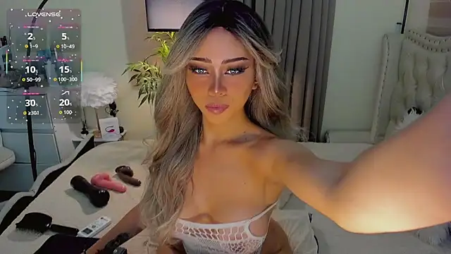 Snapshot of FinestGirlx chatting on 09.09.25 FinestGirlx online show from 09.09.25