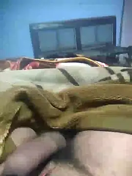 Snapshot of Deshilund9 chatting on 12.24.24 Deshilund9 online show from 12.24.24