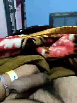 Snapshot of Deshilund9 chatting on 01.01.25 Deshilund9 online show from 01.01.25