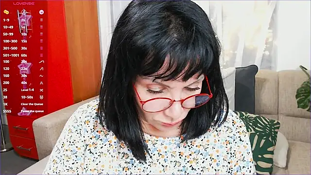 Snapshot of SquirtySlut chatting on 12.12.24 SquirtySlut online show from 12.12.24