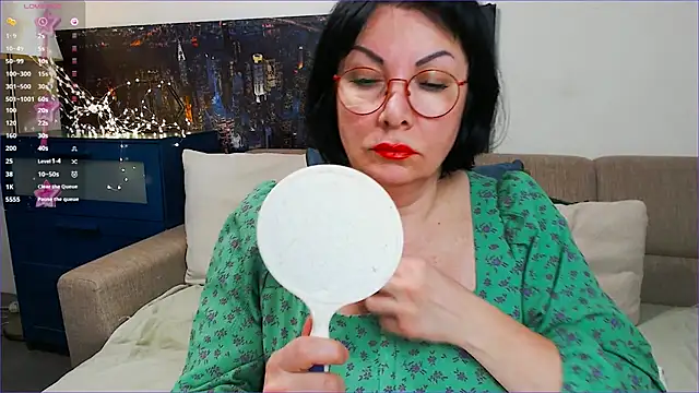 Snapshot of SquirtySlut chatting on 02.14.25 SquirtySlut online show from 02.14.25