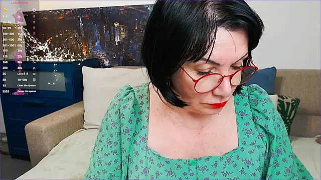 Snapshot of SquirtySlut chatting on 02.15.25 SquirtySlut online show from 02.15.25