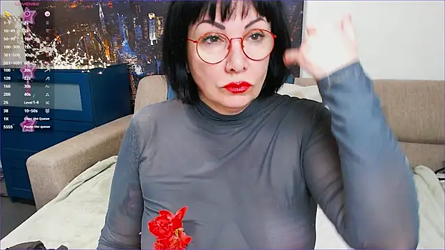 Snapshot of SquirtySlut chatting on 02.24.25 SquirtySlut online show from 02.24.25