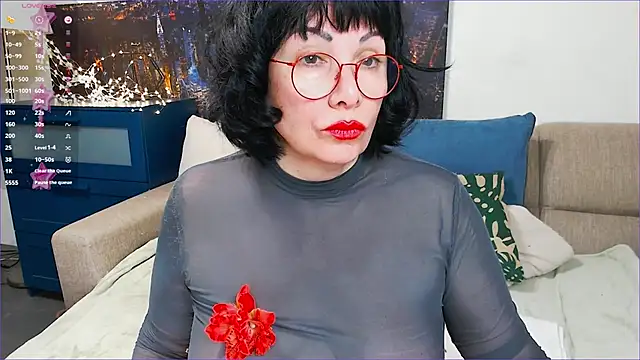 Snapshot of SquirtySlut chatting on 02.25.25 SquirtySlut online show from 02.25.25