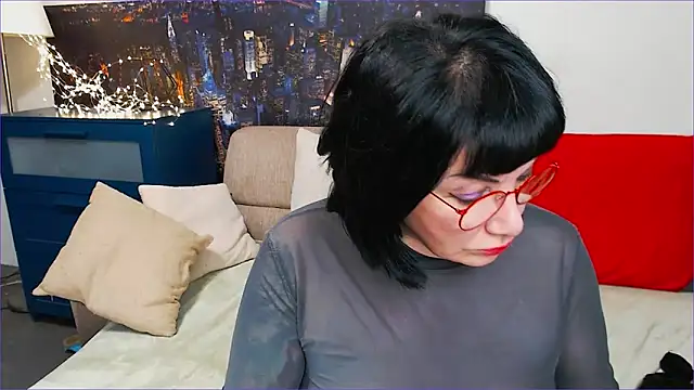 Snapshot of SquirtySlut chatting on 02.28.25 SquirtySlut online show from 02.28.25