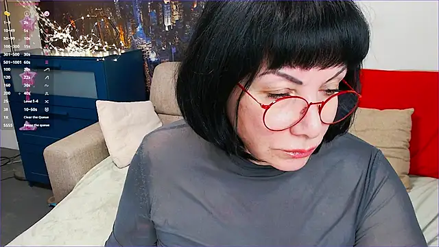 Snapshot of SquirtySlut chatting on 03.04.25 SquirtySlut online show from 03.04.25