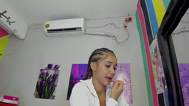 MarianaManzur online show from 03.08.25