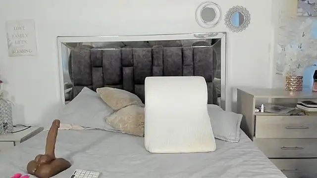 Snapshot of MilfClarett chatting on 02.21.26 MilfClarett online show from 02.21.26