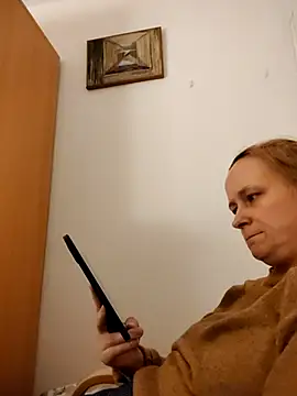 Snapshot of She-devilx chatting on 02.05.25 She-devilx online show from 02.05.25