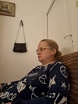 Snapshot of She-devilx chatting on 09.21.25 She-devilx online show from 09.21.25