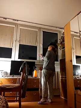 Snapshot of She-devilx chatting on 10.28.25 She-devilx online show from 10.28.25