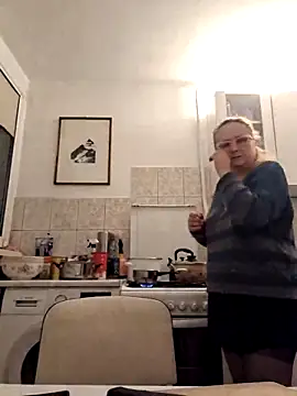 Snapshot of She-devilx chatting on 11.28.25 She-devilx online show from 11.28.25