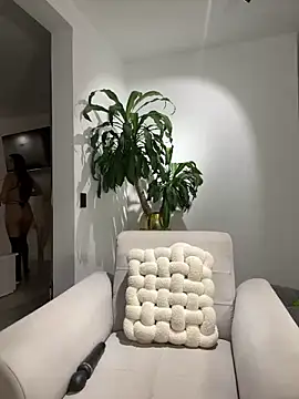 Snapshot of EllaSanz_ chatting on 01.14.25 EllaSanz online show from 01.14.25