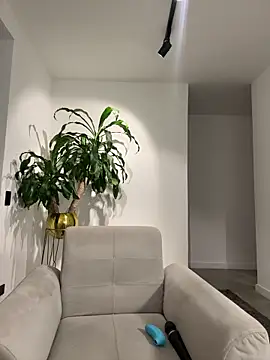 Snapshot of EllaSanz_ chatting on 03.04.25 EllaSanz online show from 03.04.25