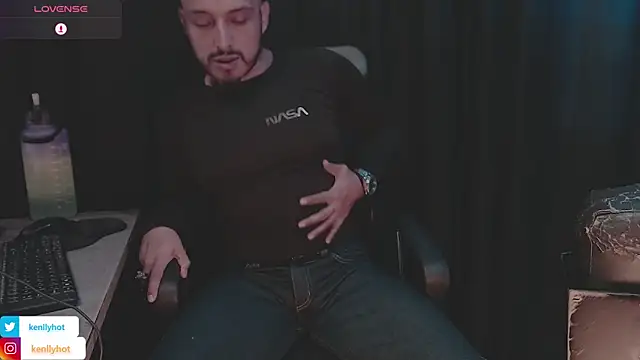 Snapshot of KenllyH chatting on 04.02.26 KenllyH online show from 04.02.26