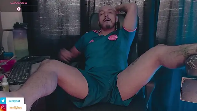 Snapshot of KenllyH chatting on 04.03.26 KenllyH online show from 04.03.26