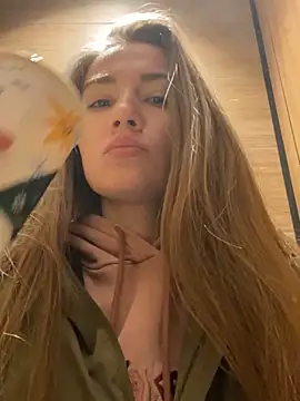 Snapshot of ValenciaShock chatting on 01.25.25 ValenciaShock online show from 01.25.25