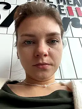 Snapshot of ValenciaShock chatting on 10.30.25 ValenciaShock online show from 10.30.25