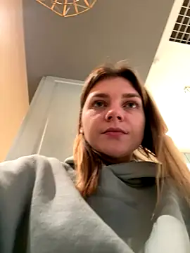 Snapshot of ValenciaShock chatting on 11.06.25 ValenciaShock online show from 11.06.25