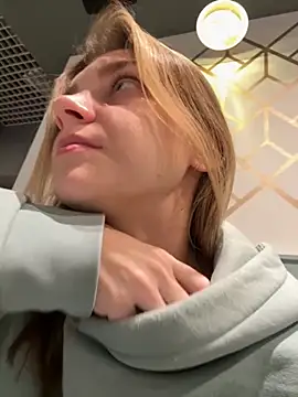 Snapshot of ValenciaShock chatting on 11.07.25 ValenciaShock online show from 11.07.25