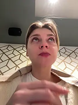 Snapshot of ValenciaShock chatting on 11.13.25 ValenciaShock online show from 11.13.25