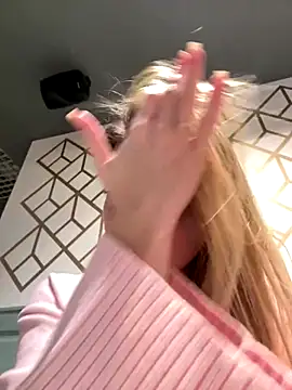 Snapshot of ValenciaShock chatting on 11.20.25 ValenciaShock online show from 11.20.25