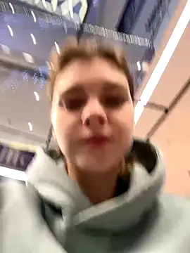 Snapshot of ValenciaShock chatting on 11.21.25 ValenciaShock online show from 11.21.25