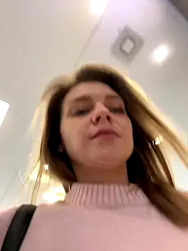 Snapshot of ValenciaShock chatting on 11.26.25 ValenciaShock online show from 11.26.25