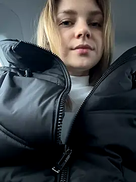 Snapshot of ValenciaShock chatting on 11.27.25 ValenciaShock online show from 11.27.25