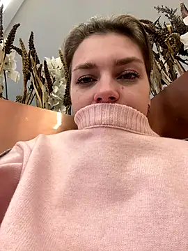 Snapshot of ValenciaShock chatting on 11.28.25 ValenciaShock online show from 11.28.25