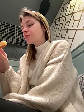 Snapshot of ValenciaShock chatting on 11.29.25 ValenciaShock online show from 11.29.25