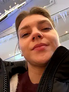 Snapshot of ValenciaShock chatting on 11.30.25 ValenciaShock online show from 11.30.25