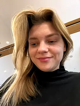 Snapshot of ValenciaShock chatting on 12.04.25 ValenciaShock online show from 12.04.25