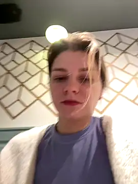 Snapshot of ValenciaShock chatting on 12.14.25 ValenciaShock online show from 12.14.25