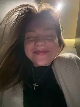 Snapshot of ValenciaShock chatting on 12.17.25 ValenciaShock online show from 12.17.25