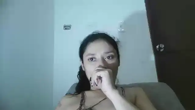 Snapshot of TamaraNauthy chatting on 03.01.25 TamaraNauthy online show from 03.01.25