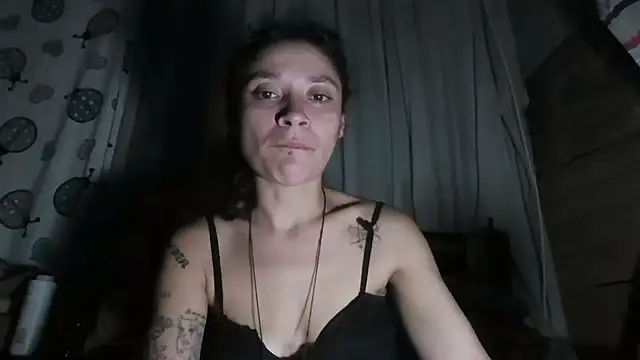 Snapshot of TamaraNauthy chatting on 11.28.25 TamaraNauthy online show from 11.28.25