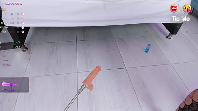 Isabella Daniell online show from 03.22.25